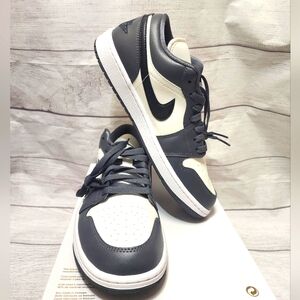 Size 10.5 - Air Jordan 1 Low Dark Grey W DC0774-102